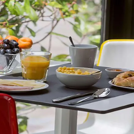 基里亚德图卢兹布拉南机场酒店 3* 布拉尼亚克