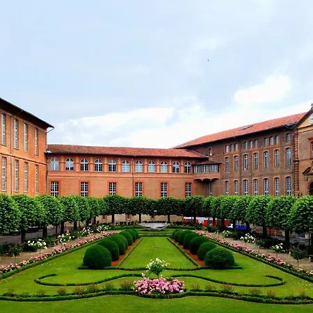 Kyriad Toulouse Aeroport بلانياك