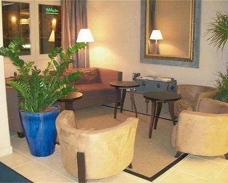 Kyriad Toulouse Aeroport מלון