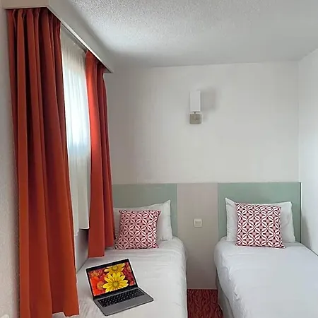Kyriad Toulouse Aeroport 3* בלנאק