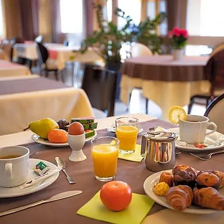 Kyriad Toulouse Aeroport Hotel 3*